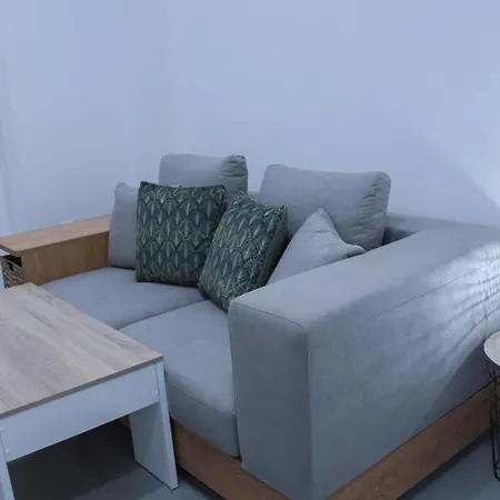 Del Mundo Mpc-2 Apartment